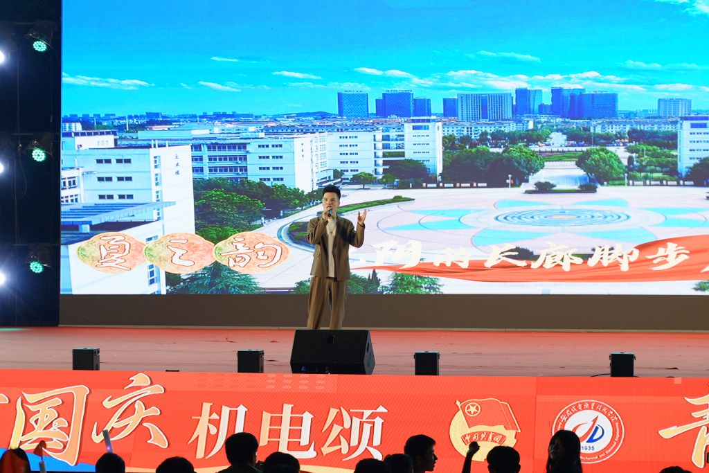 独唱《这世界那么多人》.jpg