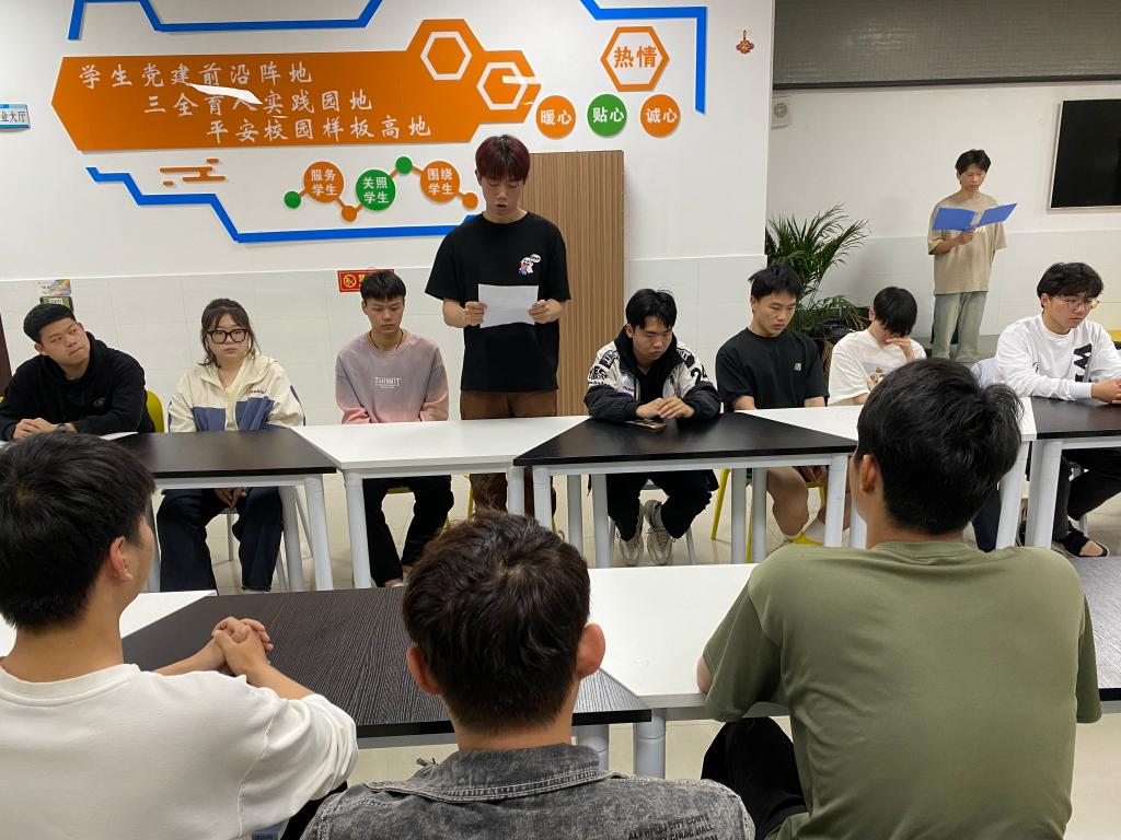 学生发言.jpg