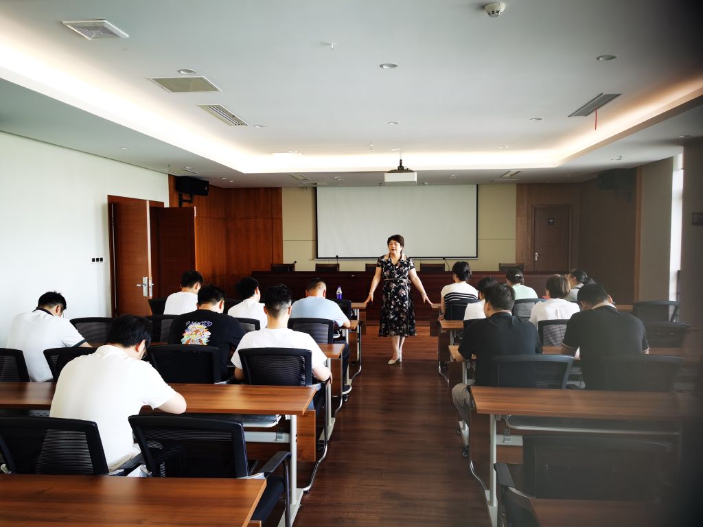 会议室研讨.jpg